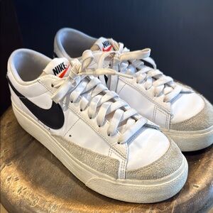 Nike Blazer Platform
Good used condition